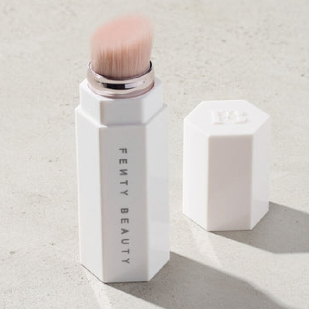 NIB Fenty Beauty By Rihanna Portable Highlighter Brush 140
